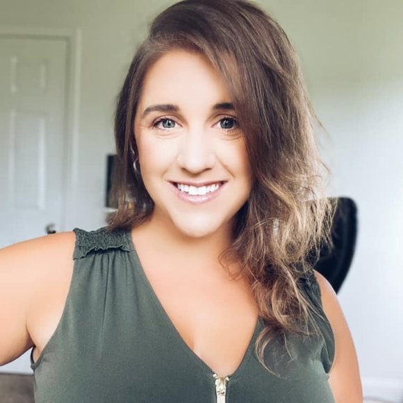 Meet your Posher, Amy - Picture 2 of 6